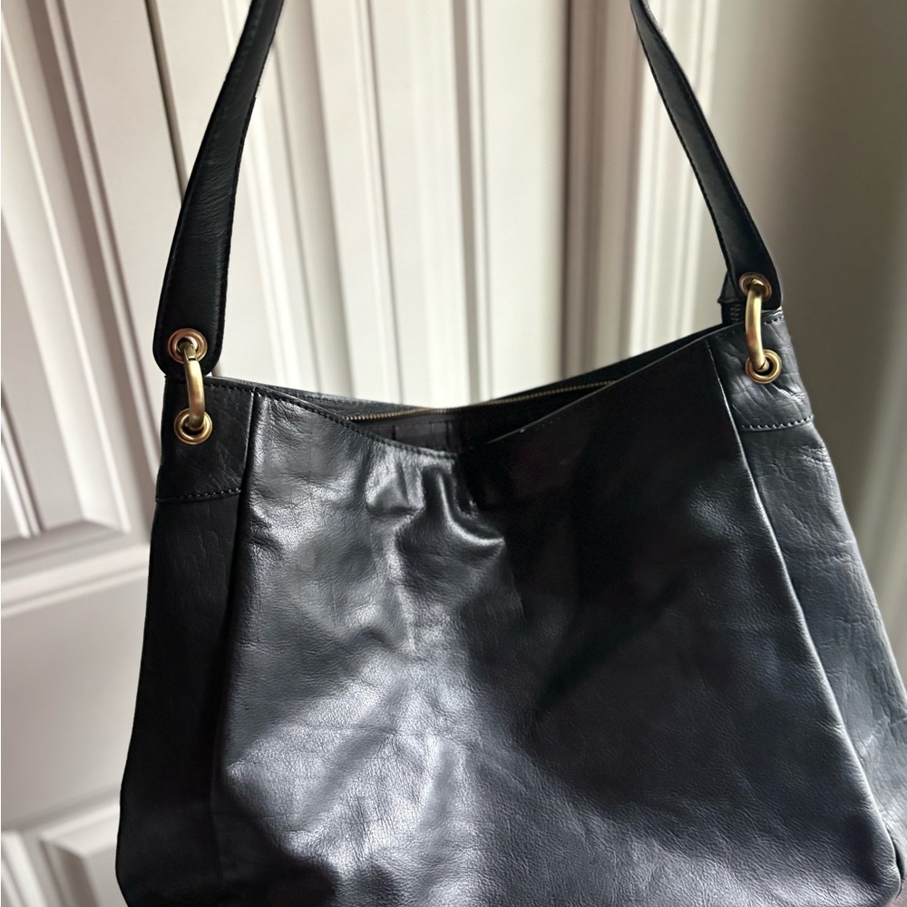 Elegant Black Leather Shoulder Bag